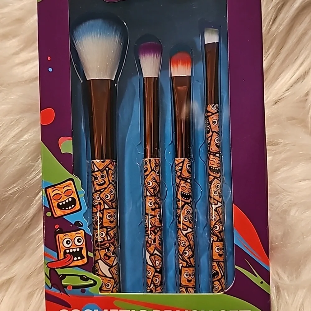 Cinnamon Toast Crunch 4 Piece Cosmetic Brush Set